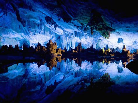   Jingmen 白雲山！雄大な自然と神秘的な洞窟が織りなす壮大な景観を体感せよ！